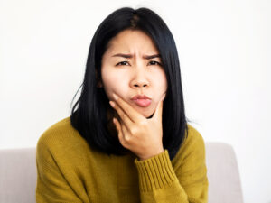 東京（江戸川区小岩）の根管治療専門外来｜笠原デンタルオフィスで、根管治療後の膿や痛みの症状について解説