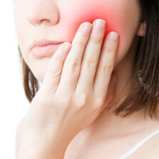 東京（江戸川区小岩）の根管治療専門外来｜笠原デンタルオフィスで、根管治療後の膿や痛みの症状について解説