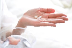 東京（江戸川区小岩）の根管治療専門外来｜笠原デンタルオフィスで、歯茎のデキモノ（サイナストラクト）は潰したら治る？自然に治る？サイナストラクトの危険性と正しい対処法について解説