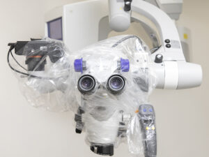 東京の根管治療専門外来、笠原デンタルオフィスで、「マイクロスコープがある＝精密治療」は間違い？拡大鏡との違いを専門医が解説