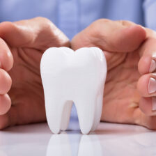 東京の根管治療専門外来、笠原デンタルオフィスで、「感染根管治療」って何？普通の根管治療と何が違うの？再発を繰り返す理由と、抜歯を回避する方法について解説