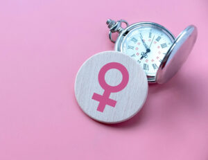 東京の根管治療専門外来、笠原デンタルオフィスで、「女性は虫歯や歯周病になりやすい」は本当？女性のための、自分を労る歯科治療について解説