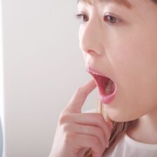 東京の根管治療専門外来、笠原デンタルオフィスで、歯の激痛が急に消えた！？歯髄壊死の見分け方と適切な治療アプローチ