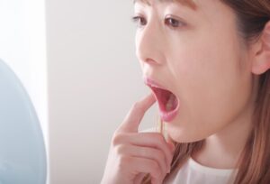 東京の根管治療専門外来、笠原デンタルオフィスで、歯の激痛が急に消えた！？歯髄壊死の見分け方と適切な治療アプローチ